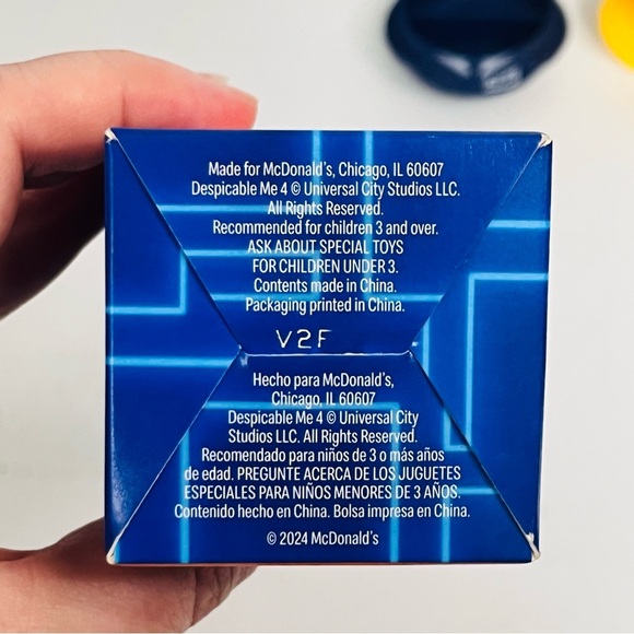 mcdonalds illuminations despicable me 4 avl dave #9 2024 happy meal toy with box - Picture 3 of 3